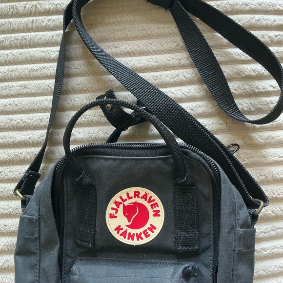 Kånken Black Crossbody Bag - Picture 2 of 4